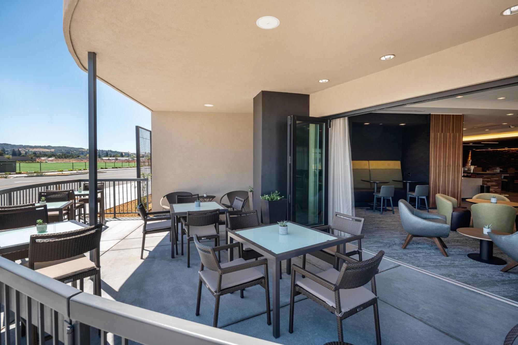 ホテル Courtyard By Marriott Petaluma Sonoma County エクステリア 写真