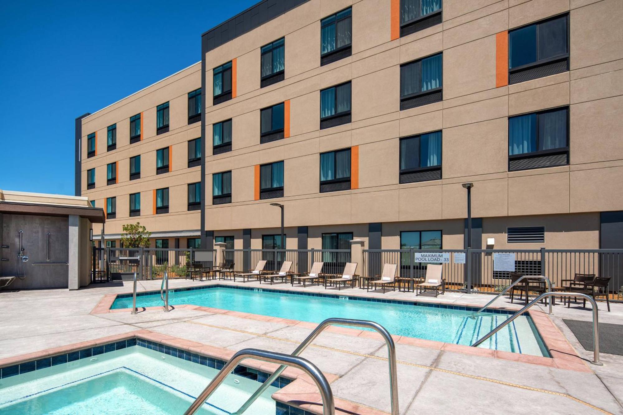 ホテル Courtyard By Marriott Petaluma Sonoma County エクステリア 写真