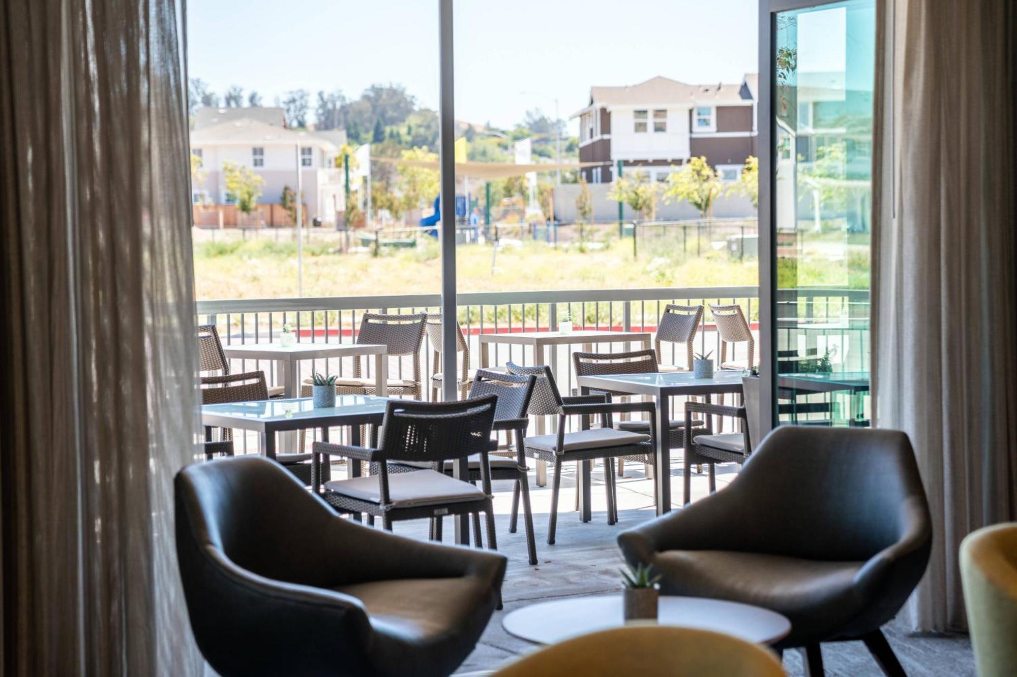 ホテル Courtyard By Marriott Petaluma Sonoma County エクステリア 写真