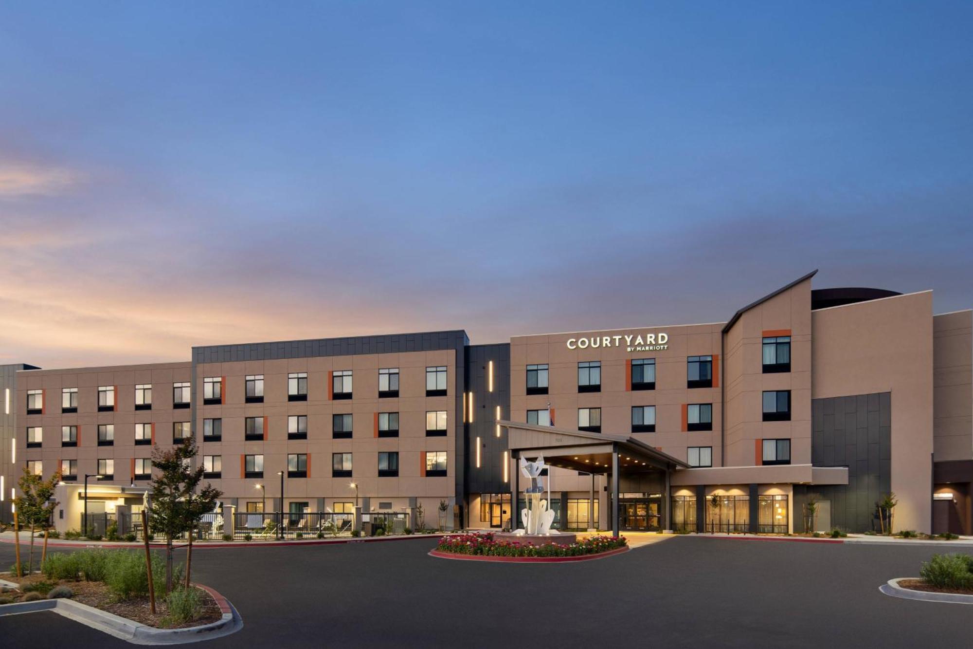 ホテル Courtyard By Marriott Petaluma Sonoma County エクステリア 写真