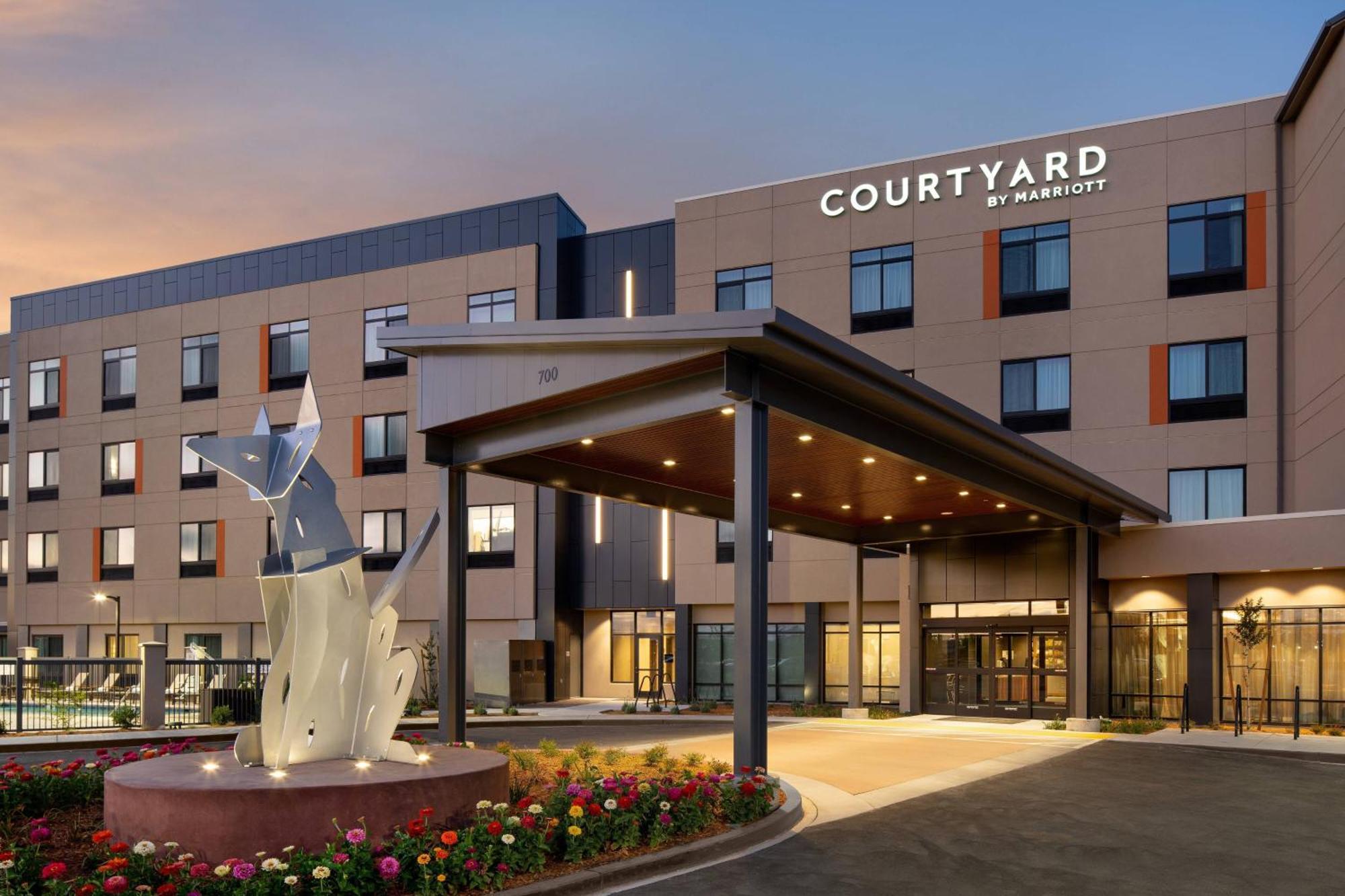 ホテル Courtyard By Marriott Petaluma Sonoma County エクステリア 写真
